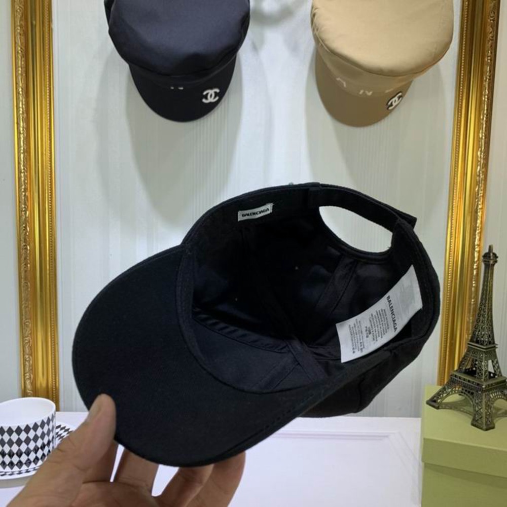 Ba*len*cia*ga hat